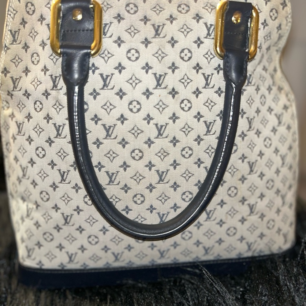 AUTHENTIC LOUIS VUITTON PADLOCK SHAPED HANDBAG!